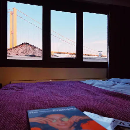 Triplex House With Bridge View Διαμέρισμα *