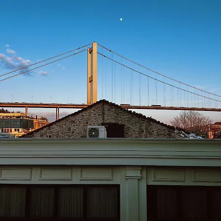 Διαμέρισμα Triplex House With Bridge View